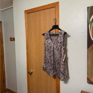 Avenue NWT Size 14/16 Multi-Color w/Geometric Print Sleeveless Blouse